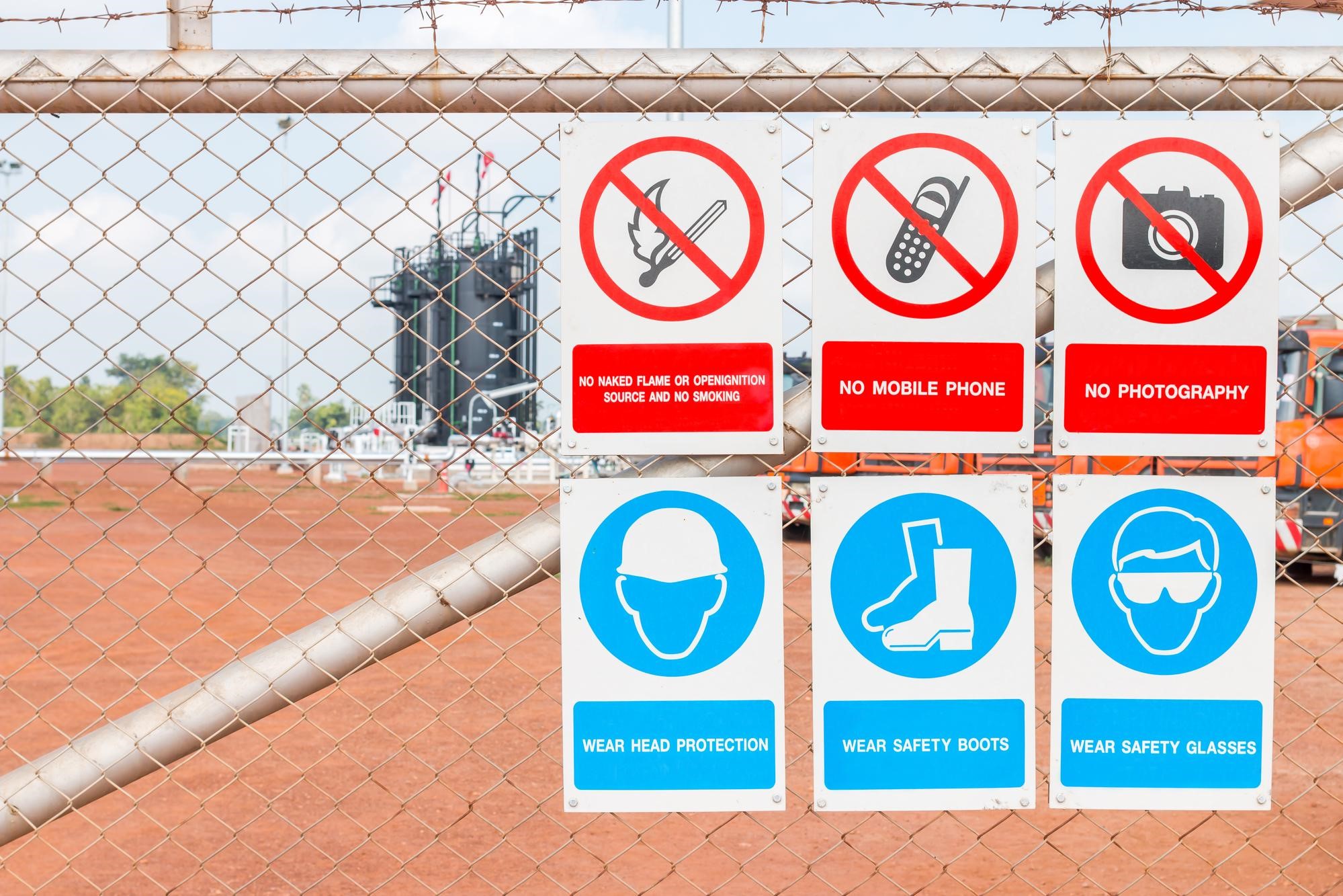 Safety in the workplace sign at a worksite
